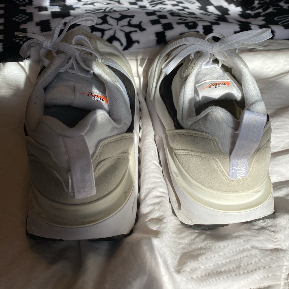 Men’s Nike Shoes - Picture 5 of 7